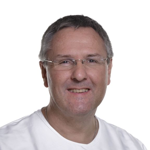 Porträt von Dr. med. Adrian Schmidt